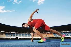 阿尔卡拉斯表演赛搞笑举动笑翻全场，指出乐观态度是最大武器